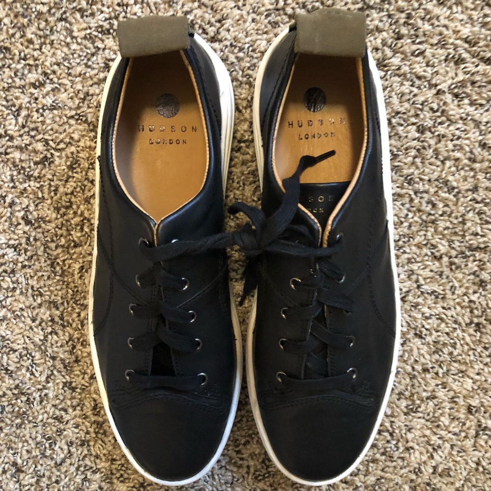 Hudson men’s black leather tennis shoe